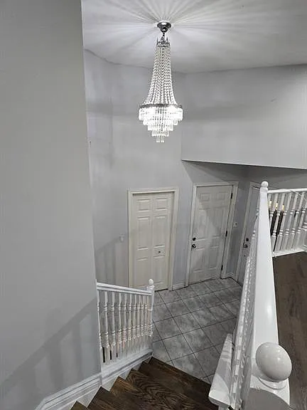 1059 Silverdale Dr #MAIN — Photo 2