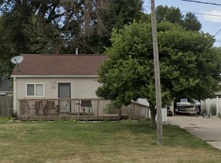 1206 Black Hawk Rd, Waterloo, IA 50701