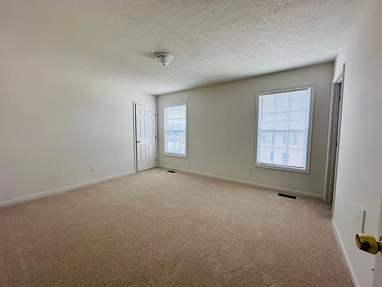 15 Station Ln NE — Photo 5