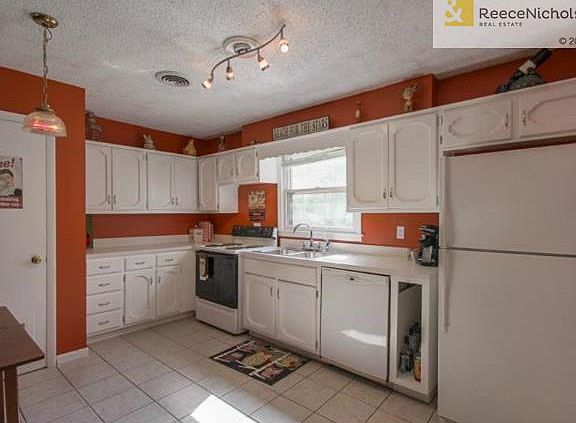 All appliances stay.