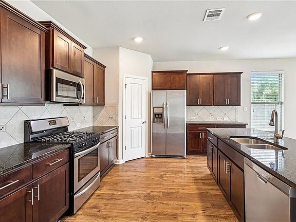 3rd image of 40128 Cypress View Rd