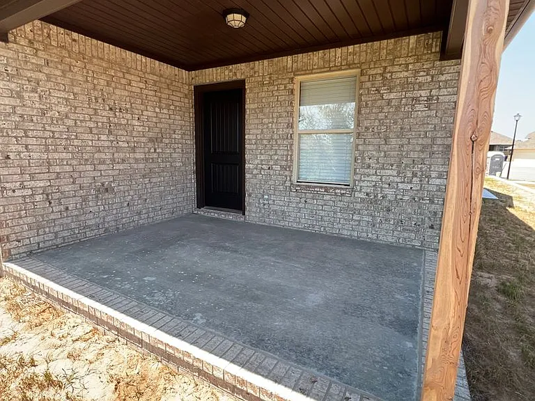 9016-9018 Sandra Way — Photo 3