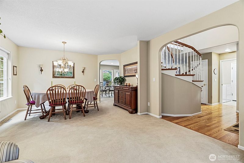 3rd image of 105 Inglewood Park