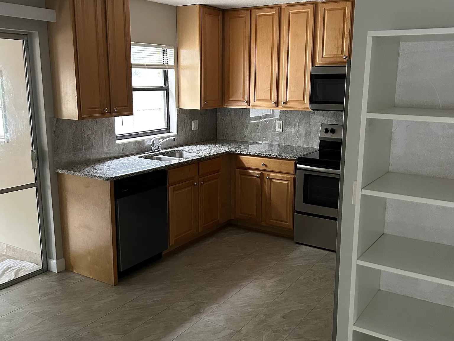 4 bed, 1.5 bath, 1296 sqft, $2,250 — Photo 3