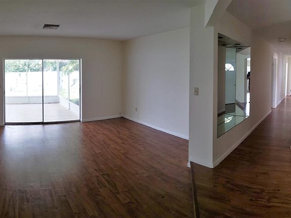 5th image of 550 Teakwood Ave
