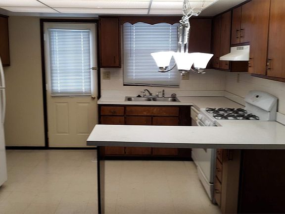 4th image of 2801 W Cypress Dr