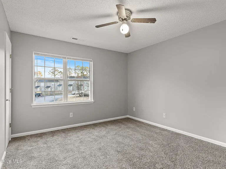 207 Spring Meadow Cir — Photo 4