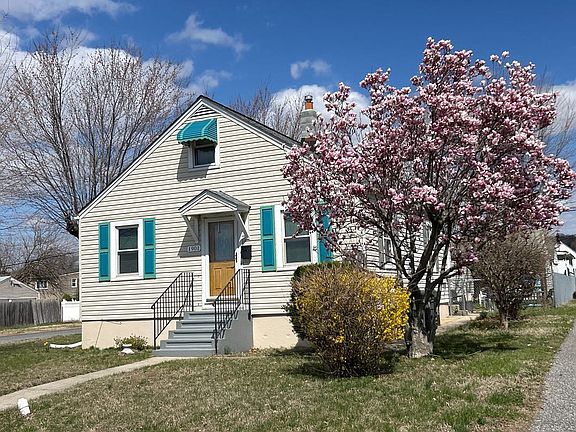 2nd image of 1901 Walnut Ave