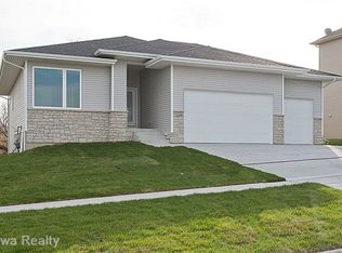 108 S 20th St, Indianola, IA 50125