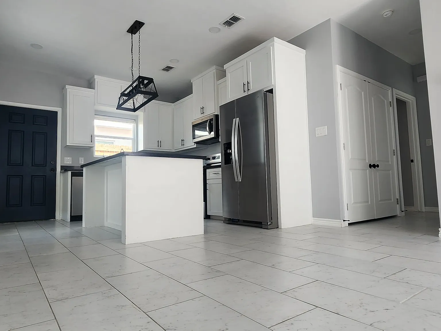3 bed, 1200 sqft, $1,200 — Photo 3
