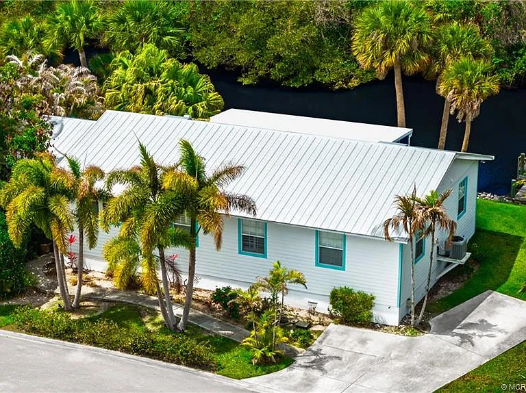 625 SW Salerno Rd — Photo 17