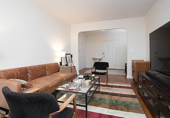 4th image of 310 E 12th St APT 2L