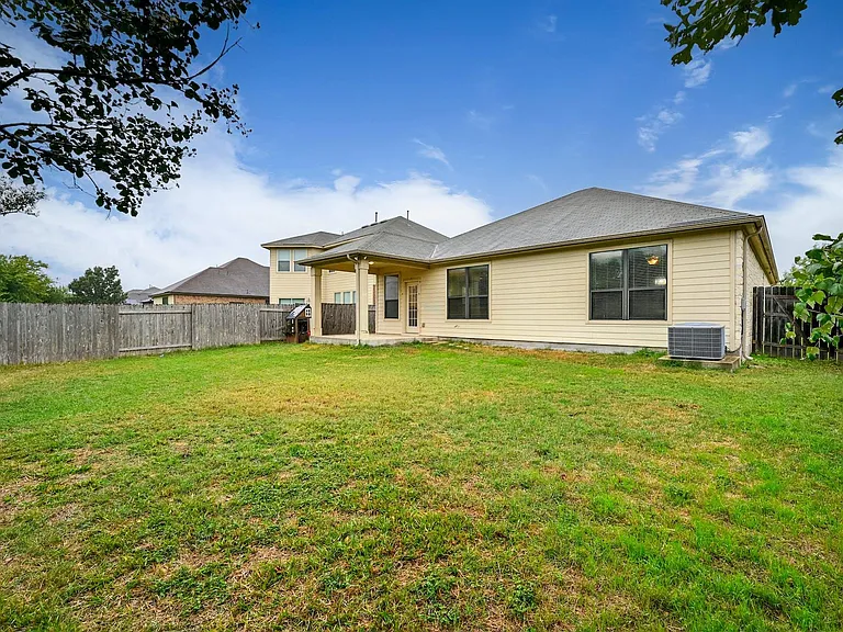 1029 Hyde Park Dr — Photo 23