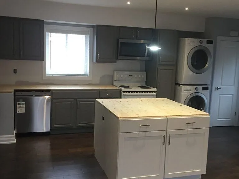 17 Hubert Ave #MAIN FL — Photo 3