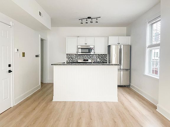 3rd image of 468-470 E 7th St #4