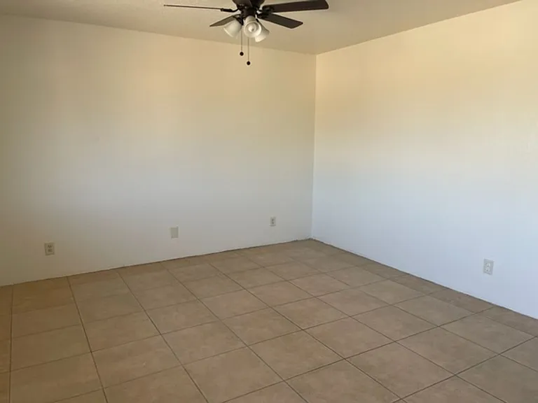 2654 S Mountain View Dr — Photo 3
