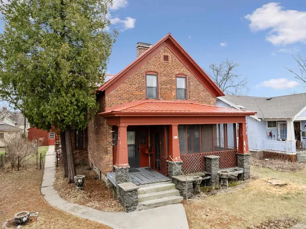 813 8th Ave, Menominee, MI 49858