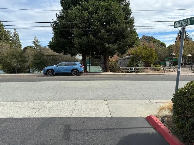 6104 Chateau Ct — Photo 20