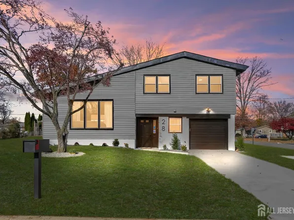 28 Brattle St, Ewing, NJ 08638