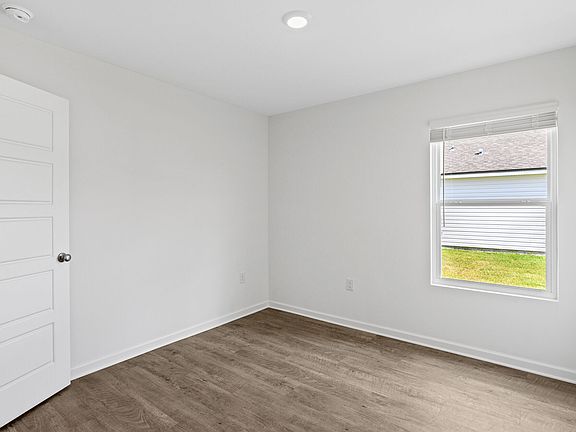 3rd image of 13 Haley Dr