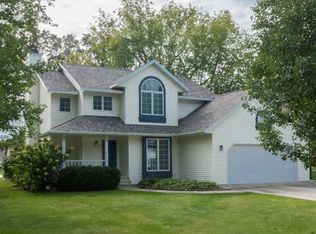 207 17th Ave NE, Hampton, IA 50441