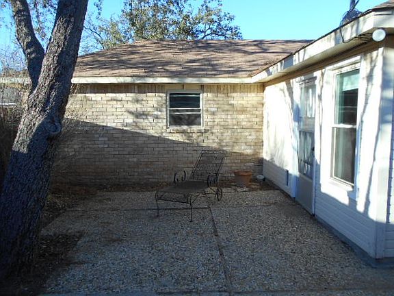 3rd image of 1909 Woodlawn Dr