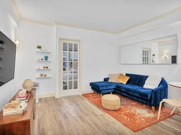 310 East 49th Street image 1 of 4