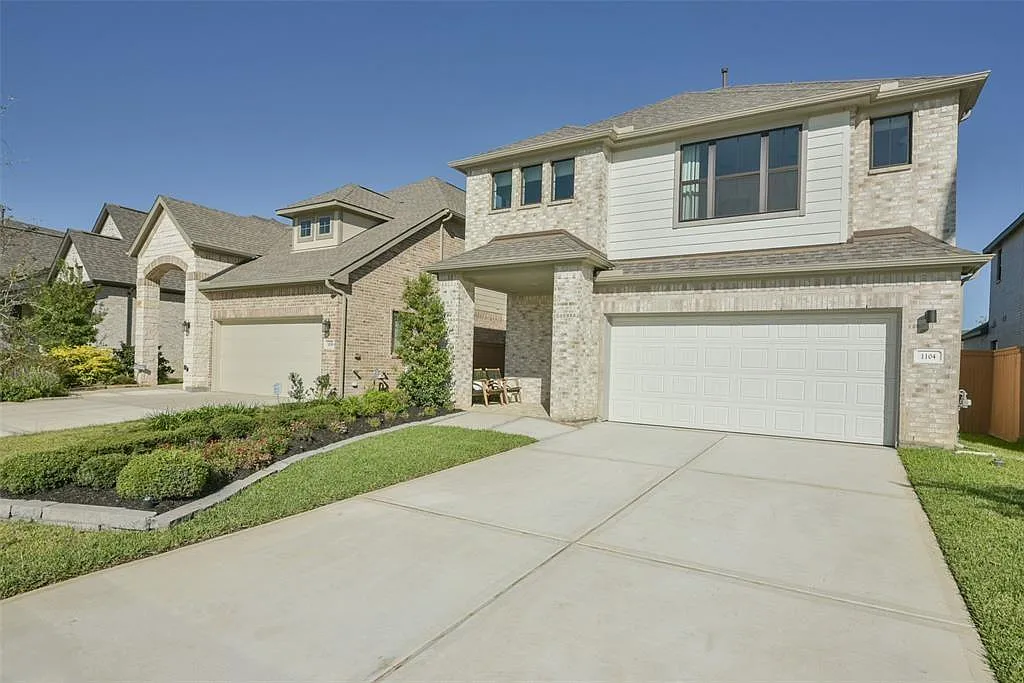 4 bed, 2.5 bath, 2400 sqft, $5,000 — Photo 3