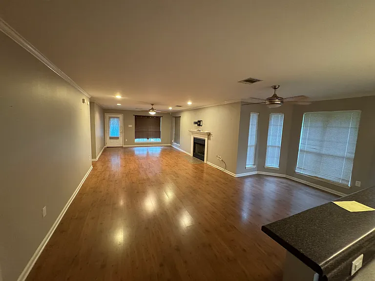 557 Versailles Blvd — Photo 4