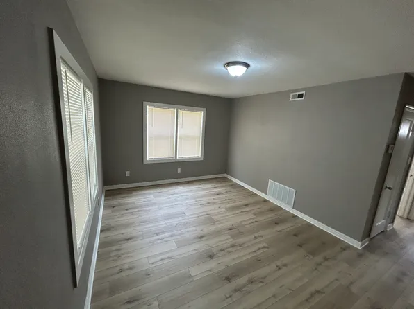 642 N Poplar St #644, Wichita, KS 67214