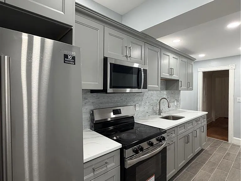 223 N 10th St #1 — Photo 12