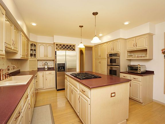 4th image of 8094 Woodglen Dr