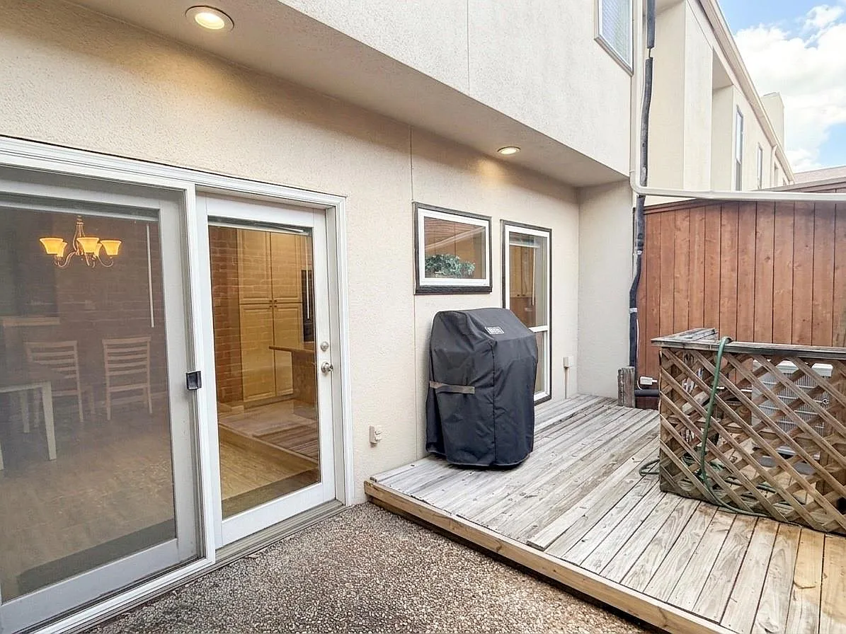 2 bed, 2.5 bath, 1444 sqft, $2,200 — Photo 4