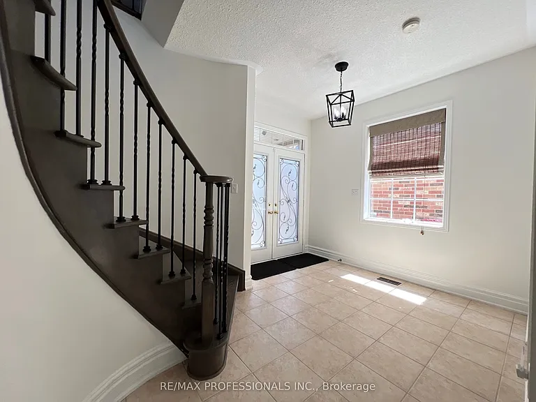 3895 Henrietta Way #MAIN — Photo 5