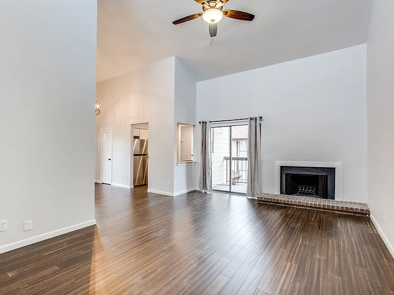Creekside Condominumums — Photo 40