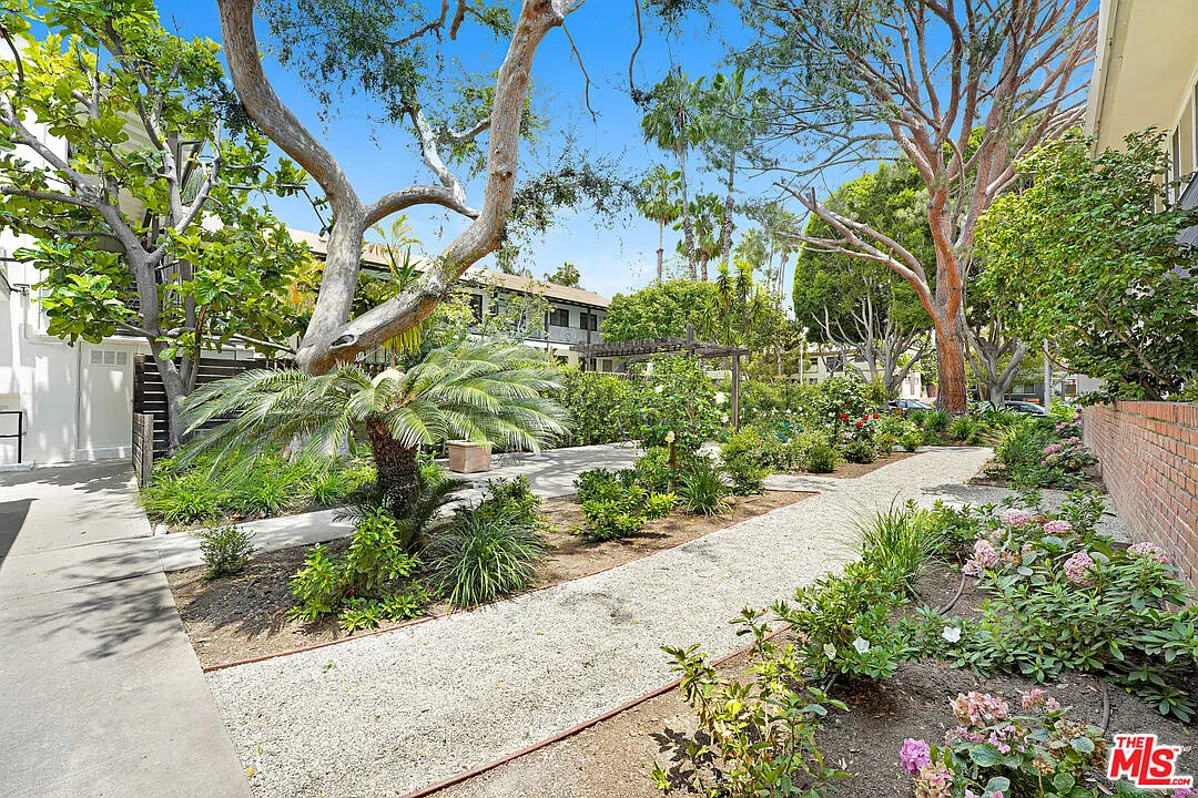 1 bed, 1.0 bath, $2,495 — Photo 3