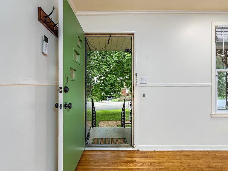 844 Rose Park Dr — Photo 4