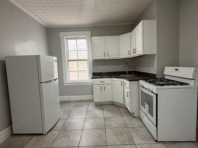 591 15th Ave #2A — Photo 4