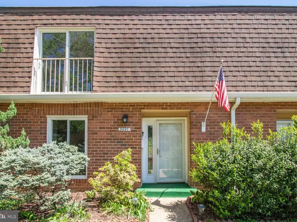 3697 Persimmon Cir, Fairfax, VA 22031