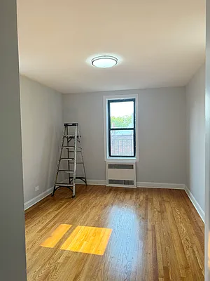 Rented by Chana Ofek, LREB | media 21