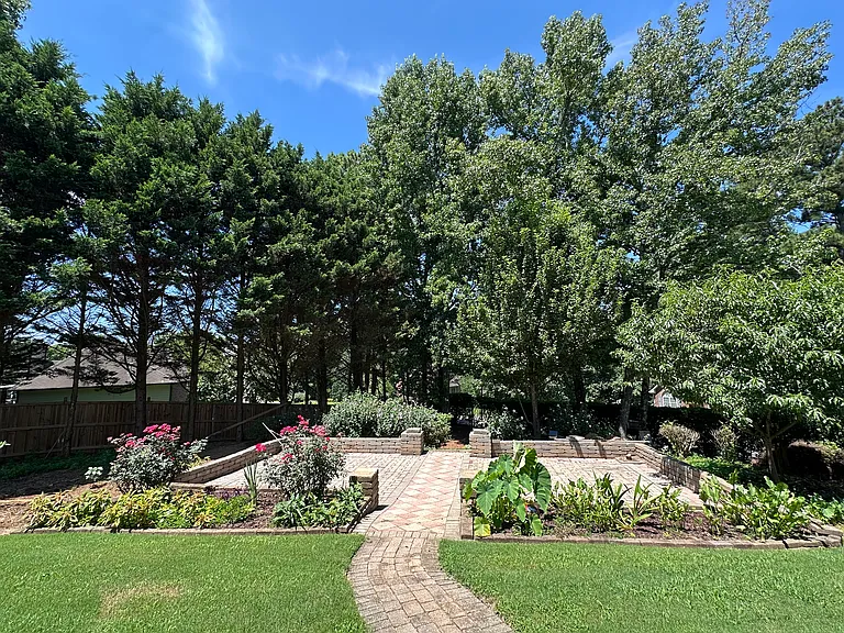 2220 Foster Dr — Photo 9