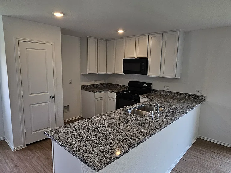 1121 Desert Willow Dr — Photo 28