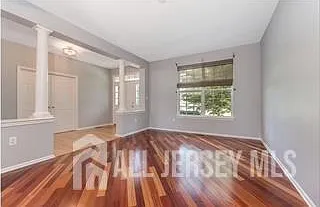 3 bed, 2.5 bath, 2668 sqft, $3,900 — Photo 4