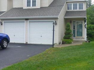 1081 Sterling Ridge Dr, Rensselaer, NY 12144