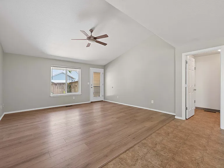 811 NW 16th Ave — Photo 11