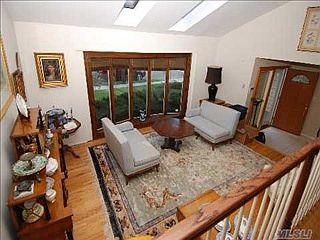 3rd image of 42 Soundview Dr
