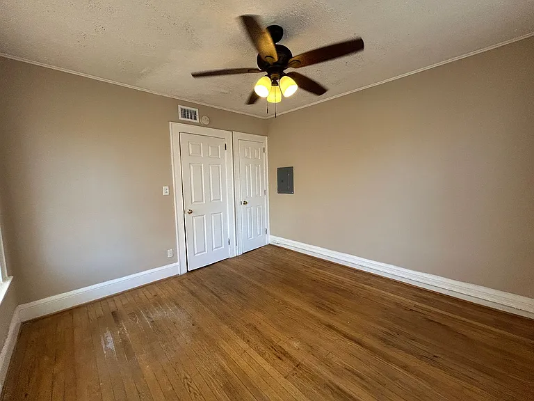 College St 2623 — Photo 11