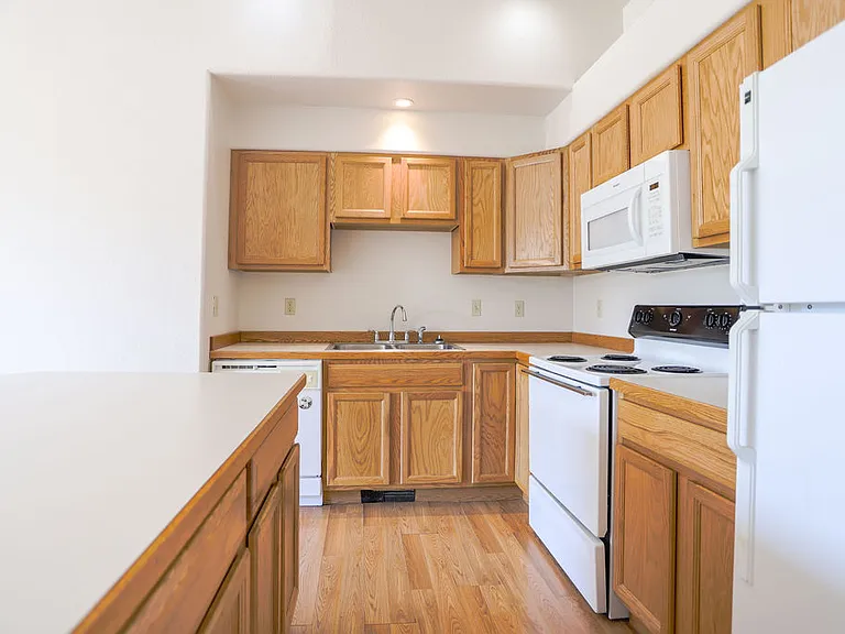 235 Talisman Dr #14 — Photo 2