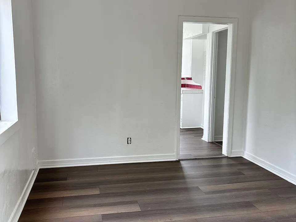 921 1/2 N Serrano Ave #921-1/2