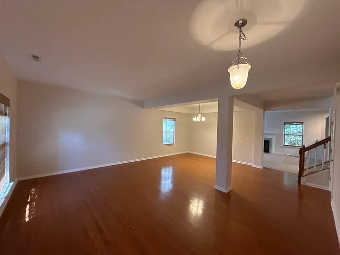 4 bed, 2.5 bath, 2945 sqft, $2,400 — Photo 2